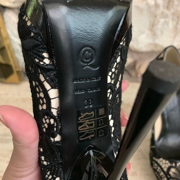 Alexander McQueen Orchid Lace peep toe pumps - Picture 6 of 8